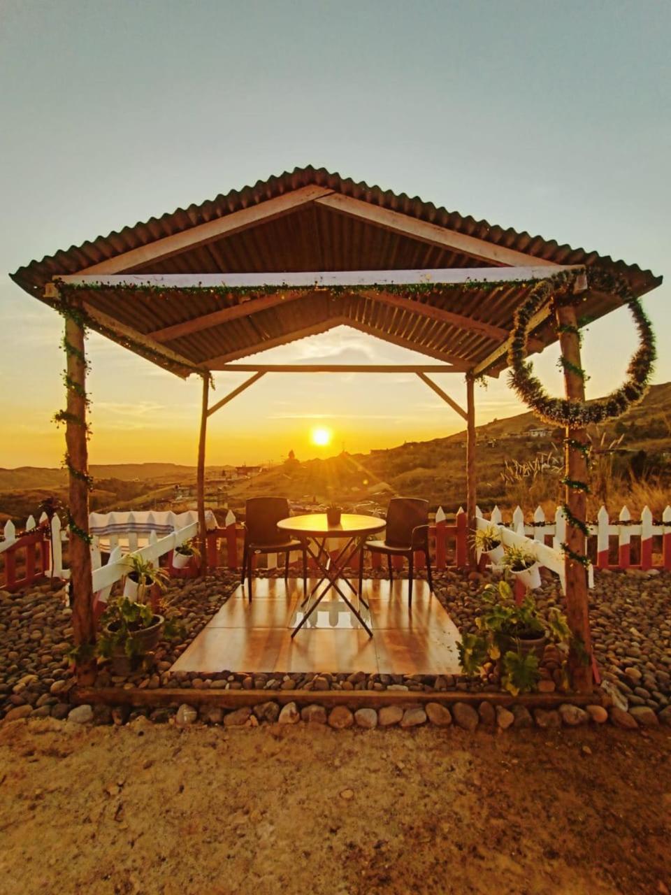 The Escapade Inn Cserrapundzsi Kültér fotó
